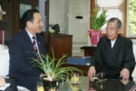 김명곤 문화관광부장관은 김수환 추기경을 예방하였다. 