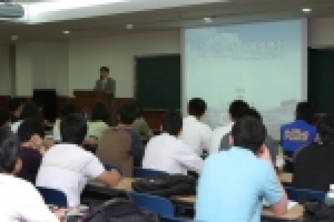 우수한 지역 인재 유치를 위한 국가정보원 채용설명회가 5월 16일(화) 오전 10시 30분 전북대학교 진수당 2층 252호실에서 재학생 200여명이 참석한 가운데 개최되었다.