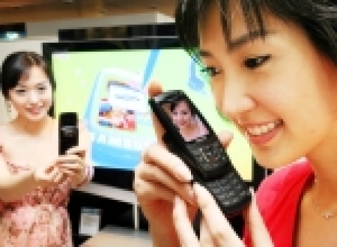 Samsung today launched the high-speed downlink packet access (HSDPA) phone (model: SCH-W200) in Kore