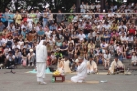 국립춘천박물관(관장 정종수)은 지역주민을 위해 오는 20일(토) 오후 3시, 박물관 하늘마당 무대에서 중요 무형문화재 제58호인 “줄타기 공연”을 개최한다.