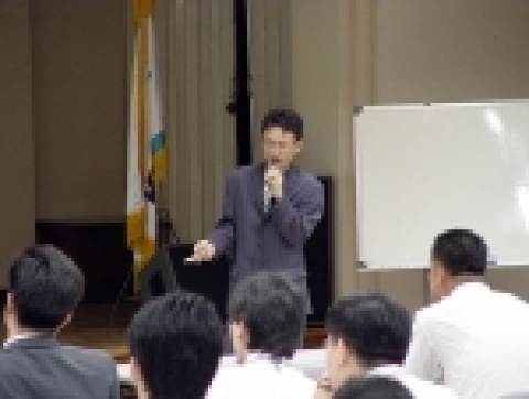 KT링커스는 매주 수요일 아침시간을 활용하여 전 사원을 대상으로 기술직 사원이 직접 강의하고 토론하는 TNT세미나(Talk and Talk)를 실시한다고 밝혔다.