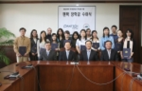  팬택계열(www.pantech.co.kr, 대표 朴炳燁)은 5월 17일 경기도 분당에 위치한 한국학 중앙연구원(www.aks.ac.kr. 원장 尹德弘)에서, 해외 한국학 진흥을 