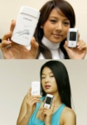 삼성전자는 애니콜랜드(www.anycall.com)를 통해 다음달 11일까지 신청을 받아 당첨된 1,000명에게 고객이 원하는 삼성전자 애니콜 모델 전지현, 이효리, 권상우의 사인