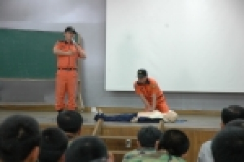 의정부소방서(서장 박청웅) 회천파출소 119구급대에서는 18일 양주시에 위치한 예비군 교육대에서 응급처치술 및 심폐소생술을 교육하였다.