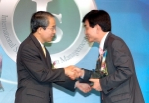 한국지역난방공사는 5월 19일 한국표준협회 주관으로 임피리얼 팰리스 호텔에서 개최된 2006 국제표준시스템경영상(ISSMA)에서 환경경영부문 대상을 수상하였다.