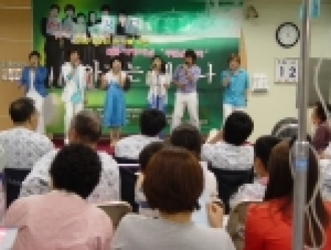 전남대병원 환자와 가족을 위한 가정의 달 푸른음악회 ‘메이트리 콘서트’가 19일 오후 4시 병원 1동 로비에서 성황리 열렸다.