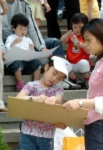 조선대학교 개교 60주년 기념 5월 20일 오후 1시 장미원에서 개최한 초등학생 그림그리기 대회