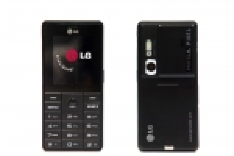 LG전자(대표: 金雙秀 / www.lge.com)는 22일 유럽, 아시아 및 독립국가연합(CIS) 등 GSM시장에 명함 한장 크기와 9.9mm 두께의 ‘모바일 카드폰(모델명: LG