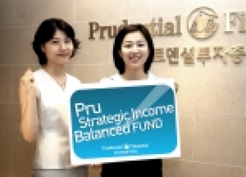 푸르덴셜투자증권(대표이사 정진호)은 5월 22일(월)부터 개인 및 기관투자자들을 대상으로 미국 고수익채권과 이머징마켓 채권에 투자하는 ‘Pru스트래티직인컴혼합펀드' 신상품