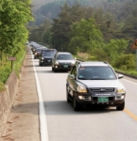 기아자동차가 20일부터 21일까지 충북괴산에 위치한 ‘보람원’에서 열린 스포티지 연합동호회 전국모임에 차량 정비 및 판촉지원 등 동호회 마케팅을 실시했다. 이날 행사에는 4개 스포
