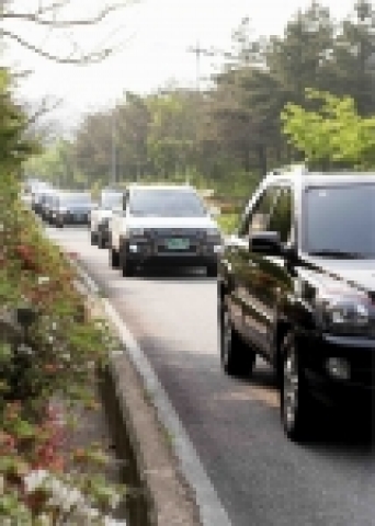 기아자동차가 20일부터 21일까지 충북괴산에 위치한 ‘보람원’에서 열린 스포티지 연합동호회 전국모임에 차량 정비 및 판촉지원 등 동호회 마케팅을 실시했다. 이날 행사에는 4개 스포