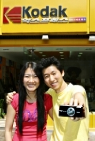 한국코닥(대표 김군호, www.kodak.co.kr)은 5월 대학축제 시즌을 맞이하여, 코닥 익스프레스 매장에서 듀얼렌즈 디지털 카메라 이지쉐어 V570을 무료로 대여하는 ‘듀얼-