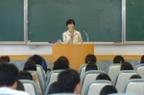 조선대학교 국어국문학과(학과장 강희숙)는 방송작가 노희경씨 초청강연회를 5월 24일 오전 10시 본관 401 강당에서 개최했다. 