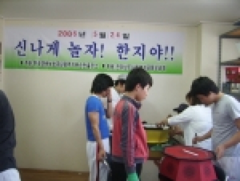 세심한지도를하고있는 장면