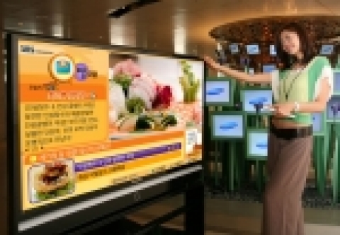 삼성전자가 업계 최초로 ACAP 표준의 양방향 데이터 방송 DLP TV (모델명:SVP-56K3HDB)를 출시해, 디지털 TV의 '데이터 방송 시대'를 열었다.