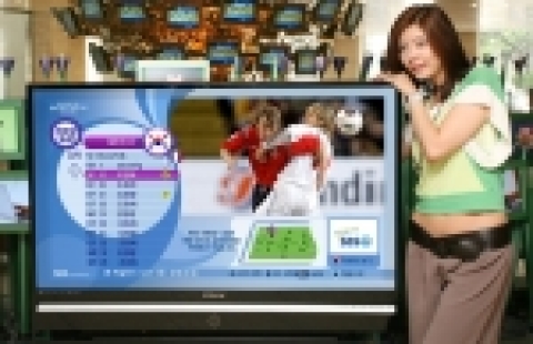 삼성전자가 업계 최초로 ACAP 표준의 양방향 데이터 방송 DLP TV (모델명:SVP-56K3HDB)를 출시해, 디지털 TV의 '데이터 방송 시대'를 열었다.