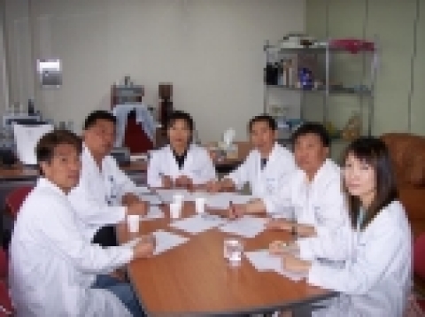 바이오식품과에 입학한 전직 사장 출신 신입생 좌) 곽장권, 박운영, 박정자, 김국현, 엄건식, 박현경