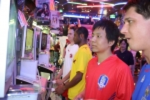 일렉트로닉 아츠 코리아가 24일 용산 전자랜드 랜드시네마 4층에서 벌인 <2006 FIFA 월드컵 가상 게임 대회>