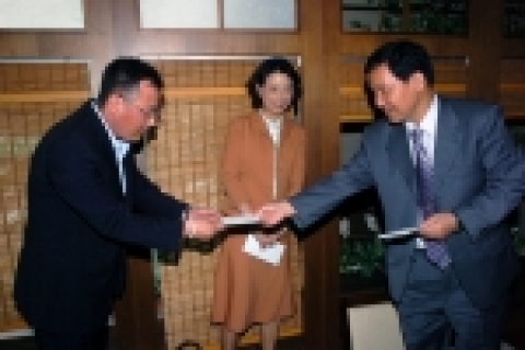 정창섭 행정부지사와 선정된 정책홍보 베스트 공무원
