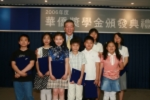 삼성생명(사장 : 이수창)은 26일(金), 국내 거주 화교(華僑)들의 지원을 위해 초·중·고·대학생들을 위한 장학금 5천만원을 전달했다.