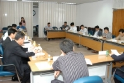 5월29일 한국식품연구원 3층 소회실에서 농림부 인삼당담 박주환 사무관을 비롯하여 농진청, 농산물유통공사, 제품협회, 수출협회, 농협 등 유관기관의 인삼관련 전문가 10여명이 참석