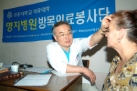 사마르칸트 마을에서 현지인 진료모습.