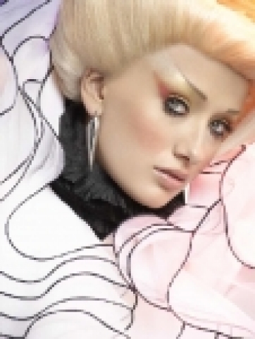 뉴욕에서 탄생한 색조 전문 브랜드 이펑크하우저는 2006년 여름을 맞아 ‘collection 003’ 라인을 선보인다.
