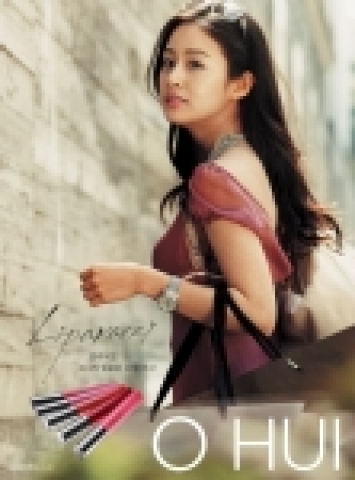 LG생활건강의 백화점 브랜드 ‘오휘’는 올 여름 메이크업으로 ‘붉은 입술’을 제안하며, 립글로스 ‘빅토리 레드’ 등 총 7종을 새로 선보였다. 