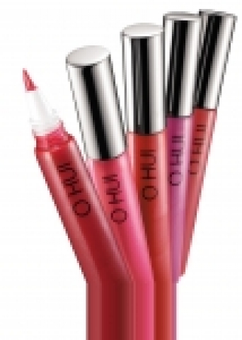 LG생활건강의 백화점 브랜드 ‘오휘’는 올 여름 메이크업으로 ‘붉은 입술’을 제안하며, 립글로스 ‘빅토리 레드’ 등 총 7종을 새로 선보였다. 