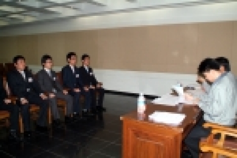 오스템임플란트에서는 5월 30일 인사팀 5명을 동의과학대학에 파견하여 신입사원 모집 출장면접을 가졌다.