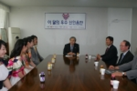 문화관광부 장관은 2006. 6. 1(목) 11:00 장관회의실에서 한국문화콘텐츠진흥원 주관 하에 최초 선정된『이 달(6월)의 우수 신인 음반‘신국악단 SOREA(소리아)’』의 제
