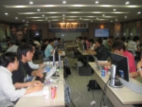 제3회 해킹방어대회가 정보통신부가 주최하고 한국정보보호진흥원이 주관하며 학생, 기업 등의 정보보호 전문가들을 대상으로 개최되었다.