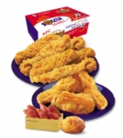 치킨 전문 패스트푸드업체인 KFC(www.kfckorea.com)는 5일 축구응원을 하며 간단히 즐길 수 있는 스낵 종류로 구성된 파이팅 스낵박스를 출시, 오는 21일까지 판매한다