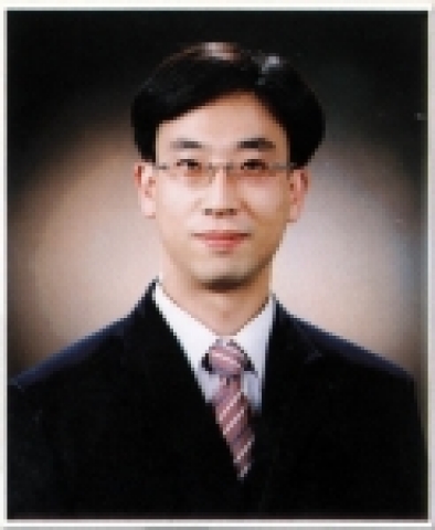 교육인적자원부로부터 교육발전에 기여한 공을 인정받아 부총리 표창을 수상한 동의과학대 교학처 교무학적팀 조열제 부팀장