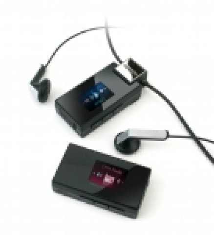 코원이 출시한 목걸이형 패션 MP3P ‘iAUDIO T2’ 