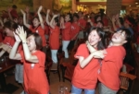 2006 FIFA 독일 월드컵 공식 파트너사 야후!코리아 (www.yahoo.co.kr 대표 성낙양)는 삼성동 코엑스 내 메가박스에서 토고와의 경기가 열리는 13일, 야후!코리아 