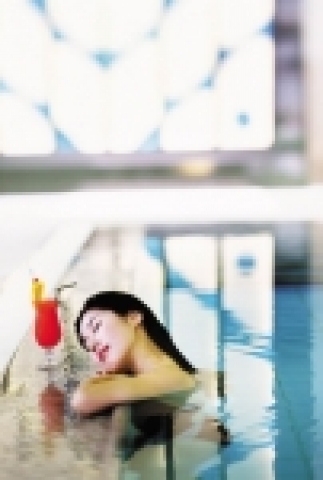 그랜드 인터컨티넨탈 호텔과 코엑스 인터컨티넨탈 호텔은 본격적인 여름 시즌을 맞이하여 도심 속 호텔 안에서 여름 휴가를 즐길 수 있는 여름 패키지를 6월 10일부터 9월 4일까지 선