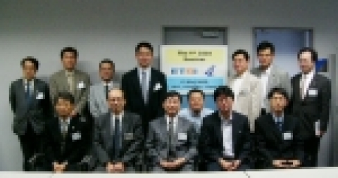 ETRI는 일본 ISIT와 지난해 5월 일본 후쿠오카에서 제 1차 공동세미나를 개최했다. 사진은 양국 연구원들이 공동세미나후 모습.