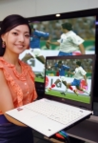 LG전자가 국내 최초로 차세대 저장매치인 HD DVD 드라이브를 탑재한 크리스탈 블랙 디자인의 15.4인치 듀얼코어 노트북(S1-P555K)를 출시한다.