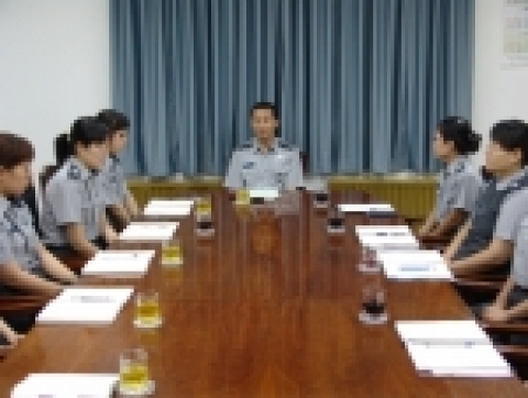의정부소방서(서장 : 박청웅)는 15일 여성 소방공무원의 복지향상을 위해 소속 여직원 13명을 대상으로 간담회를 실시했다.