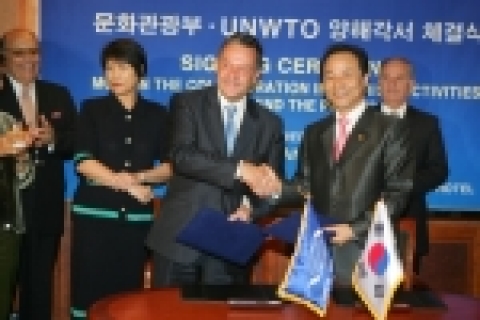 김명곤 문화관광부 장관은 6월15일 프란시스코 프란지알리(Francesco Frangialli) 세계관광기구(WTO) 사무총장의 방한을 계기로 양자간 협력강화방안을 논의하였다.