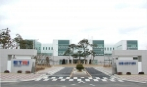 ETRI 광주 광통신연구센터가 광통신분야 국제 공인시험 기관에 선정되어 현판식을 갖는다. 사진은 ETRI 광주 광통신연구센터 전경 