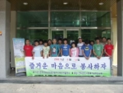 뿌듯한 마음으로 다함께 기념촬영
