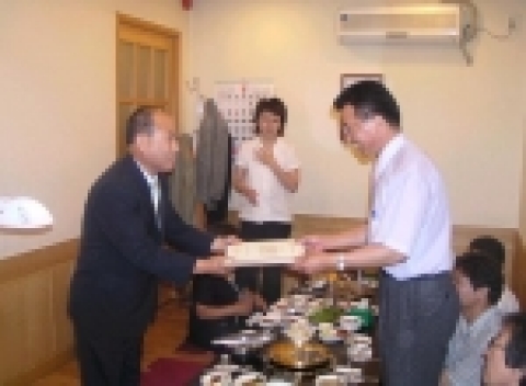 한국갱생보호공단서울지부 사전면담 후원회(회장 이만재)는 2006년도 1차 정기총회를 2006. 6.19자로 후원회장 및 후원위원 15여명과 서울지부 이삼규지부장 및 직원 등이 참석