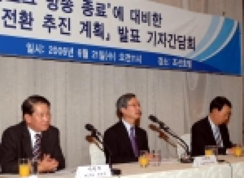 좌부터 박원세 한국케이블TV방송협회 부회장, 오광성 SO협의회장, 강대관 SO협의회 부회장