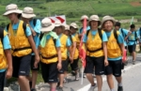 지난해 여름방학캠프에 국토순례에 참가한 학생들.