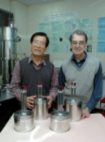 공동연구에 참여한 러시아 세메노프 박사와 이래덕 박사