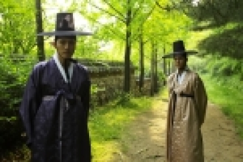 한국형 공포영화 <전설의 고향-쌍둥이자매비사(秘死)> 에서 조선시대 선비로 분한 신세대 스타 재희, 양진우