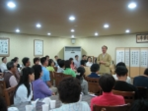 지난 6월4일 열린 이야기마당 예비마당에서 박현 소장.
그의 이야기 말머리는 '사람'이다. 사람은 인격화된 밝은 태양을 가리킨다.
