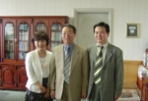 좌측부터 양갑필 중앙대학교병원 진료협력센터 과장, 김인환 총신대학교총장, 장세경 중앙대학교병원장